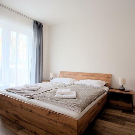 Sunny, Fully Furnished Studio Type With Terrace Plzeň Eksteriør bilde