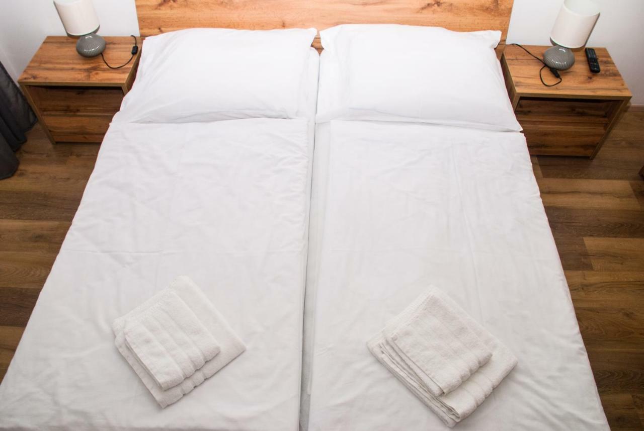 Sunny, Fully Furnished Studio Type With Terrace Plzeň Eksteriør bilde